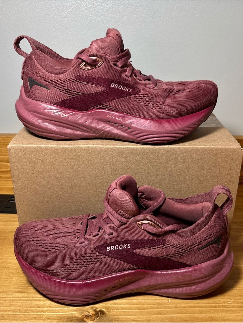 Brooks Glycerin 22 Women's Size 6 Medium (B) Running Shoes Berry